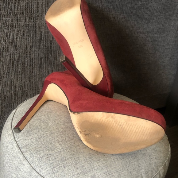 Stunning suede material stilettos. Show stopping. - Picture 3 of 6